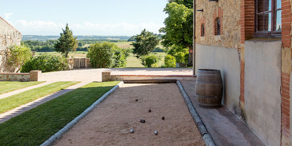 Boulodrome à montmaur anguyales location de vacances